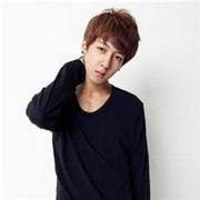 白背景男生头像图片_WWW.WHOISQQ.COM