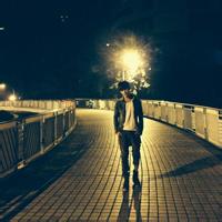 qq头像图片男生背景是校园_WWW.WHOISQQ.COM