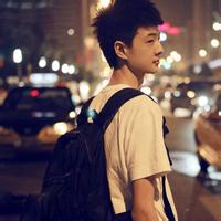 qq头像图片男生背景是校园_WWW.WHOISQQ.COM