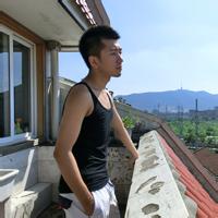 qq头像图片男生背景是校园_WWW.WHOISQQ.COM