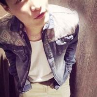 qq头像图片男生背景是校园_WWW.WHOISQQ.COM