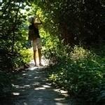 背景是绿色的男生头像图片_WWW.WHOISQQ.COM