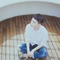 盘腿男生头像图片_WWW.WHOISQQ.COM
