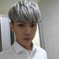 喝奶茶男生头像图片_WWW.WHOISQQ.COM