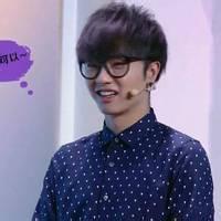 qq头像图片男生下跪磕头_WWW.WHOISQQ.COM