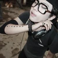 qq头像图片女生男生下半生_WWW.WHOISQQ.COM