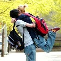 qq头像图片男生亲吻女生_WWW.WHOISQQ.COM