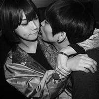 qq头像图片男生亲吻女生_WWW.WHOISQQ.COM