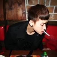 颓废吸烟头像图片男生_WWW.WHOISQQ.COM