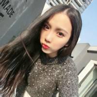 男生拿着卫生巾的头像图片_WWW.WHOISQQ.COM