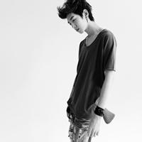 qq头像图片简约干净男生_WWW.WHOISQQ.COM