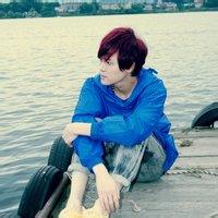qq头像图片男生低头丶浅笑_WWW.WHOISQQ.COM