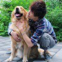 qq头像图片男生低头丶浅笑_WWW.WHOISQQ.COM
