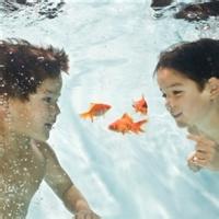 qq头像图片男生低头丶浅笑_WWW.WHOISQQ.COM