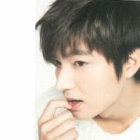 qq头像图片男生长腿欧巴_WWW.WHOISQQ.COM