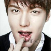 qq头像图片男生长腿欧巴_WWW.WHOISQQ.COM