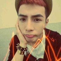 男生小孩举牌头像图片_WWW.WHOISQQ.COM