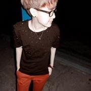 自信的男生头像图片_WWW.WHOISQQ.COM