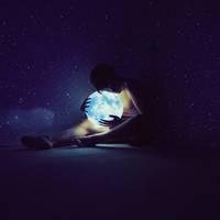 有月亮的男生头像图片_WWW.WHOISQQ.COM
