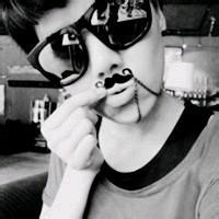 男生戴黑帽头像图片_WWW.WHOISQQ.COM