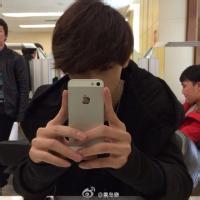qq荧光鞋头像图片男生_WWW.WHOISQQ.COM