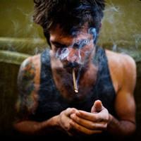 qq头像图片男生恐怖抽烟_WWW.WHOISQQ.COM