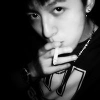 qq头像图片男生恐怖抽烟_WWW.WHOISQQ.COM