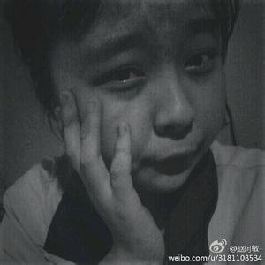 露眉毛男生头像图片_WWW.WHOISQQ.COM