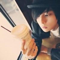 qq男生戴帽子眼镜头像图片_WWW.WHOISQQ.COM