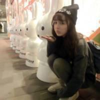 女生趴在男生后背头像图片_WWW.WHOISQQ.COM