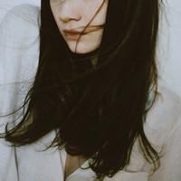 女生趴在男生后背头像图片_WWW.WHOISQQ.COM