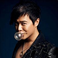 吹泡泡糖男生头像图片_WWW.WHOISQQ.COM