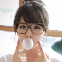 吹泡泡糖男生头像图片_WWW.WHOISQQ.COM