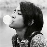 吹泡泡糖男生头像图片_WWW.WHOISQQ.COM