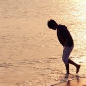男生站在海边头像图片_WWW.WHOISQQ.COM