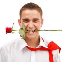 文艺头像图片男生拿着花_WWW.WHOISQQ.COM