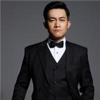 qq头像图片男生白色礼服_WWW.WHOISQQ.COM
