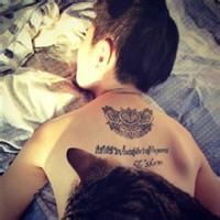 嘴唇男生头像图片_WWW.WHOISQQ.COM
