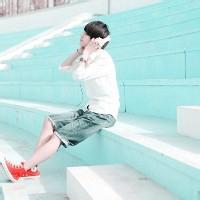 听音乐男生头像图片_WWW.WHOISQQ.COM