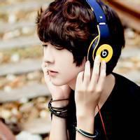 听音乐男生头像图片_WWW.WHOISQQ.COM