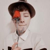 qq带鸭舌帽男生头像图片_WWW.WHOISQQ.COM