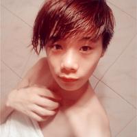 男生送花的qq头像图片_WWW.WHOISQQ.COM