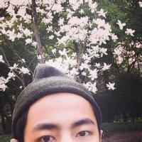 qq头像图片红领巾男生_WWW.WHOISQQ.COM