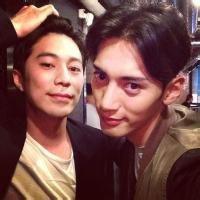 qq头像图片红领巾男生_WWW.WHOISQQ.COM