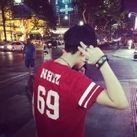 qq头像图片红领巾男生_WWW.WHOISQQ.COM