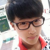 眼镜成熟男生头像图片_WWW.WHOISQQ.COM