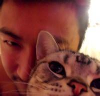 qq头像图片男生带猫的_WWW.WHOISQQ.COM