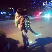 穿着夜光鞋的男生头像图片_WWW.WHOISQQ.COM