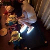 穿着夜光鞋的男生头像图片_WWW.WHOISQQ.COM