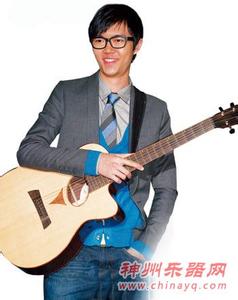 灰白弹钢琴男生头像图片_WWW.WHOISQQ.COM
